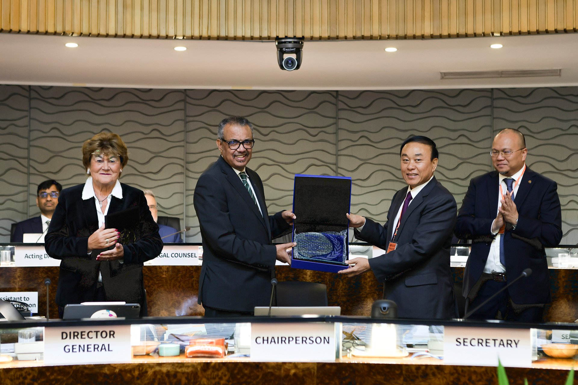 Dr Tedros Adhanom Ghebreyesus, WHO Director-General, presented a plaque to Lao Minister of Health Dr Bounfeng Phoummalaysith